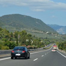 Κίνηση οχήματος στην εθνική οδός 