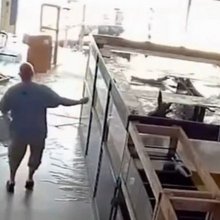 Ενυδρείο 7,500 λίτρων έσπασε σε pet shop στο Σικάγο