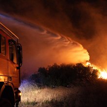 Πύρινη λαίλαπα στη νότια Γαλλία: Δύο χιλιάδες πυροσβέστες αντιμετωπίζουν πολλαπλά μέτωπα / Φωτογραφία: AP