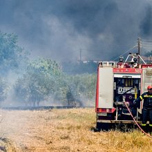 Φωτιά και στην Κάρυστο Ευβοίας, στην περιοχή Αετός -Μήνυμα από το 112 για εκκένωση