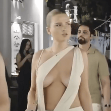 Ξανθιά καλλονή αναστάτωσε τη βραδινή ζωή της Μυκόνου -Όλοι αναρωτιούνται ποια είναι [βίντεο]