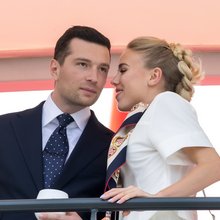 Ο Ζορντάν Μπαρντελά και η Πριγκίπισσα Μαρία Καρολίνα των Βουρβόνων των Δύο Σικελιών στο Grand Prix της Formula 1 στο Μονακό το 2026 