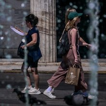 Δήμος Αθηναίων: 24ωρη τηλ. γραμμή για τον καύσωνα, ανοιχτά κλιματιζόμενες αίθουσες -Ποτίστρες για αδέσποτα