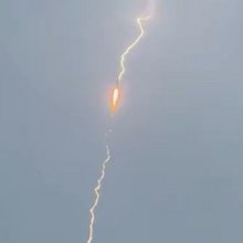 Κεραυνός χτύπησε πύραυλο τη στιγμή που εκτοξεύθηκε