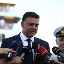 Στο λιμάνι του Πειραιά ο Κικίλιας