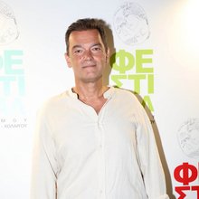 Ο Κωνσταντίνος Καζάκος με τον 14χρονο γιο του, Ιάσονα -Η κοινή εμφάνιση σε καλοκαιρινό πάρτι [εικόνα]