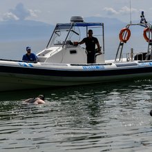 Σύμη: Συνεχίζονται και σήμερα οι έρευνες για τον εντοπισμό του όγδοου επιβαίνοντα του ιστιοπλοϊκού