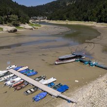 H λίμνη Μπρενέ στην Ελβετία στερεύει από νερό