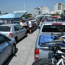 Αυτοκίνητα σε λιμάνι 