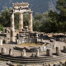 Από το μαντείο των Δελφών μέχρι τα σμαραγδένια νερά των Παξών, κάθε προορισμός διατηρεί μια αφήγηση που έχει αντέξει στον χρόνο / UNSPLASH