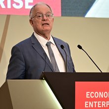 Βλάβη στο αεροσκάφος που θα μετέφερε τον Κωνσταντίνο Τασούλα στην Λουμπλιάνα