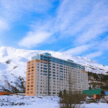 Το συγκρότημα κατοικιών Begich Towers στη μικρή αμερικανική πόλη Γουίτιερ, στην Αλάσκα.
