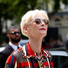 Η Τίλντα Σουίντον στην επίδειξη του οίκου Chanel 