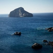 Αγωνία στα Χανιά: Με βαρύ τραύμα στον αυχένα 45χρονος που έπαιζε με το ανιψάκι του στη θάλασσα