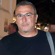 Ο Αντώνης Ρέμος στα Ματογιάννια της Μυκόνου 
