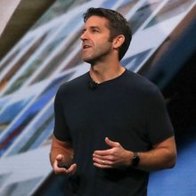 Ιστορική αλλαγή σκυτάλης στην Apple -Μετά από 15 χρόνια, ο Τιμ Κουκ αποχωρεί από την ηγεσία -Ποιος είναι ο νέος CEO