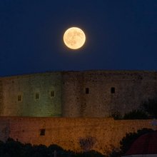 Εντυπωσιακές εικόνες από την έκλειψη Σελήνης, όταν το φεγγάρι... έσβησε -Απόψε η πανσέληνος, κόκκινο «Φεγγάρι του Οξύρρυγχου»