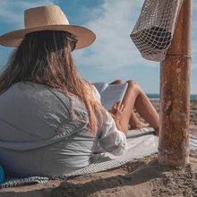 Καλοκαίρι παρέα με ένα βιβλίο