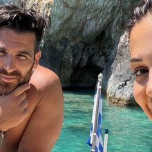 Για ράφτινγκ στον Αχέροντα η Ελένη Χατζίδου και ο Ετεοκλής Παύλου μαζί με την κόρη τους