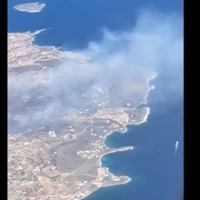 Πάρος: Βίντεο από αεροπλάνο πάνω από το νησί δείχνει τις εικόνες καταστροφής με τις εκτάσεις που κάηκαν