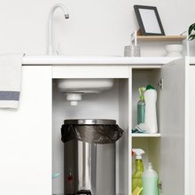 Διακοσμήτρια εσωτερικών χώρων: «Αν έχετε τους κάδους απορριμμάτων κάτω από τον νεροχύτη, υπάρχει καλύτερη επιλογή»