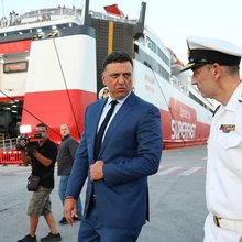 Στο λιμάνι του Πειραιά ο Βασίλης Κικίλιας -«Δεν έχει τελειώσει η τουριστική περίοδος»