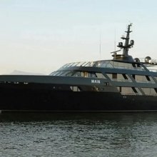 Στη Σύμη κατέπλευσε το θρυλικό γιοτ «Main» του Τζόρτζιο Αρμάνι [βίντεο]