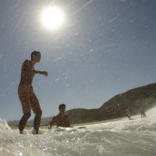 Βουτιές σε παραλία της Τήνου