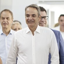Live Μητσοτάκης από Πτολεμαΐδα: Όποιος σας λέει ότι η Δυτική Μακεδονία μπορεί να επιστρέψει στον λιγνίτη σας λέει ψέματα
