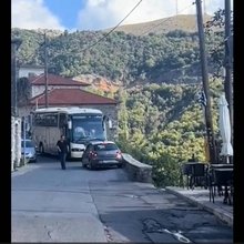 γυναία οδηγός όπισθεν