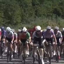 Aθλήτριες «φουσκώνουν» τον στηθόδεσμό τους για να έχουν πλεονέκτημα