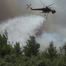 Φωτιά στους Παρανύμφους Αρχανών-Αστερουσίων -Επιχειρούν δύο ελικόπτερα