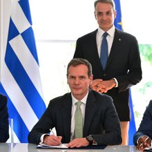 Η επίσκεψη-«κλειδί» του Μακρόν και η κυβερνητική κινητοποίηση που έδωσαν νέα ώθηση στη διασύνδεση Ελλάδας-Κύπρου