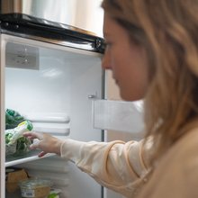 Φαρμακοποιός προειδοποιεί: Το συχνό λάθος στην απόψυξη τροφίμων που αυξάνει τον κίνδυνο δηλητηρίασης