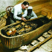 O νεαρός φαραώ, που βασίλευε από το 1336 έως το 1327 π.Χ., δεν πήρε μαζί του στον τάφο μόνο κοσμήματα και άρματα, αλλά και μια ολόκληρη γκαρνταρόμπα / WIKIPEDIA