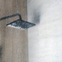 Άλατα σε ντουζιέρα με τζάμι