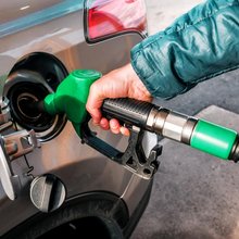 Έρχεται στα πρατήρια η φθηνή βενζίνη -Πόσο θα κοστίζει, τι θα περιέχει, γιατί θα δώσει ανάσα στους ιδιοκτήτες ΙΧ