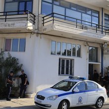 Το Αστυνομικό Τμήμα Μάνδρα, μετά την επίθεση του 31χρονου