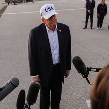 Τραμπ: «Μπορεί να κρατήσουμε το ιρανικό πετρέλαιο όπως στη Βενεζουέλα» -Στον αέρα οι συνομιλίες για τα Στενά του Ορμούζ