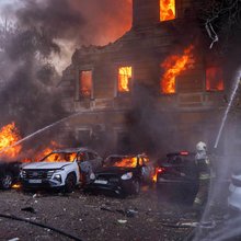Ρωσικό χτύπημα στην Ακαδημία Επιστημών στο Κίεβο -Αναφορές για νεκρούς, δείτε βίντεο