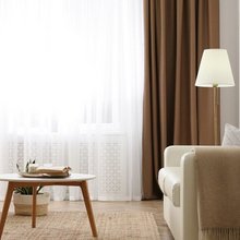 Πλένετε τις βαριές κουρτίνες με μαγειρική σόδα και τις κρεμάτε νωπές -Οι πτυχώσεις τεντώνουν και δεν χρειάζονται σιδέρωμα