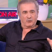 Ο Λάκης Λαζόπουλος και το βιβλίο για τη σύζυγό του: «Ερχόταν μια σκηνή, τη ζούσα, μπορεί να με έπιανε κλάμα μια ώρα»