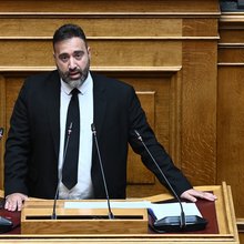 Ο Γιώργος Μανούσος στη Βουλή