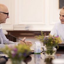 Ο Κυριάκος Μητσοτάκης συναντήθηκε με τον CEO του Ομίλου Telekom -Στο επίκεντρο επενδύσεις για οπτικές ίνες και 5G