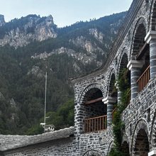 Αναστηλώθηκε η ιστορική Μονή του Αγίου Διονυσίου -Μενδώνη: Κοσμεί το πολιτιστικό τοπίο του Ολύμπου [εικόνες]