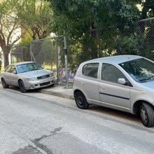 Παράνομο παρκάρισμα πάνω σε πεζοδρόμιο 