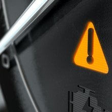 Τι πρέπει να κάνεις μόλις εμφανιστεί αυτό το θαυμαστικό στον πίνακα οργάνων του αυτοκινήτου -Τι συμβολίζει