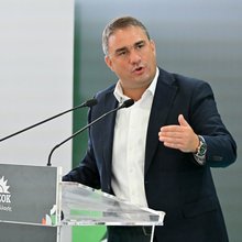 Ο Κώστας Τσουκαλάς μιλάει σε συνέδριο του ΠΑΣΟΚ