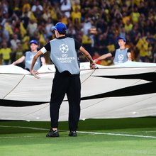 Το σεντόνι του Champions League στο γήπεδο της ΑΕΚ