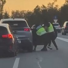 Βίντεο-σοκ στη Βαρκελώνη: Μεταμφιέστηκαν σε αστυνομικούς, έστησαν καρτέρι και απήγαγαν άνδρα από όχημα στον αυτοκινητόδρομο